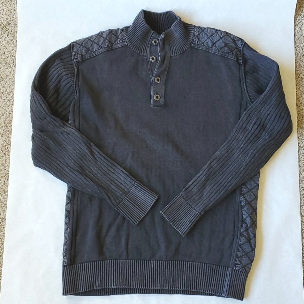 Buckle button sweater